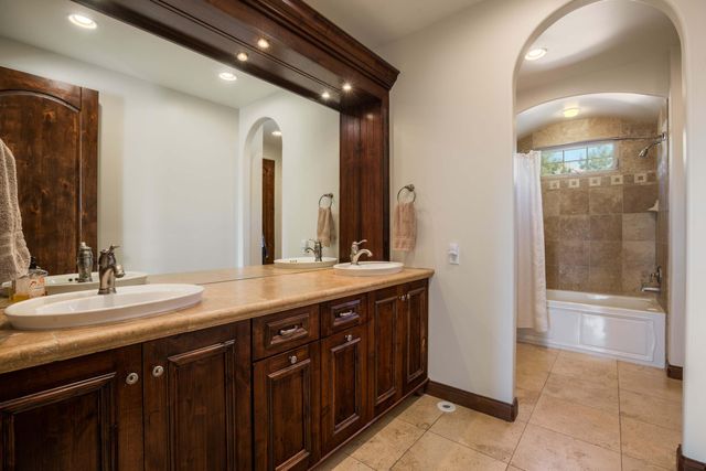 8800 Tiffany Bud Court NE, Albuquerque, NM 87122