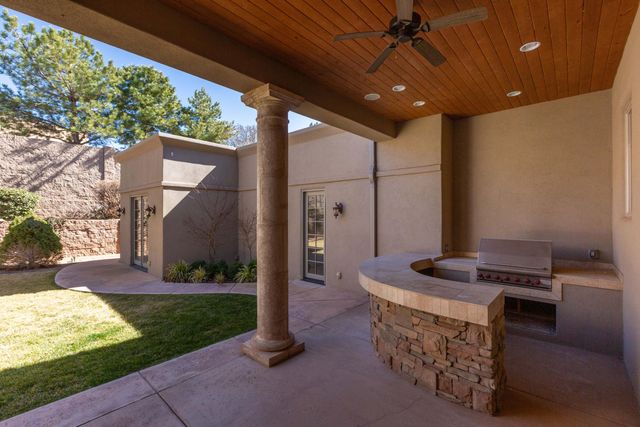 8800 Tiffany Bud Court NE, Albuquerque, NM 87122