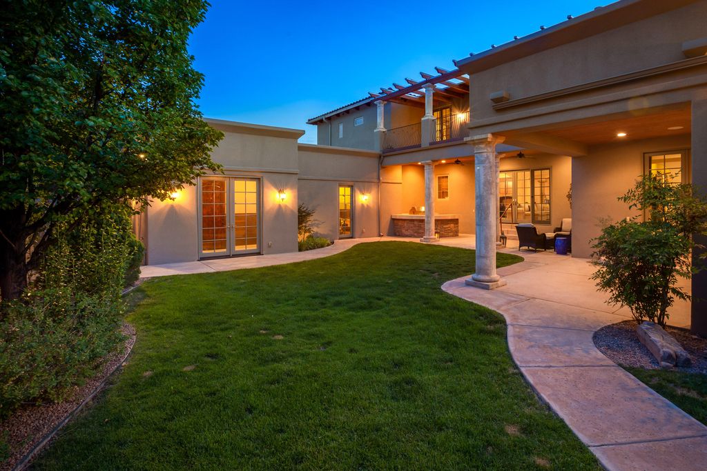 Image 5 of property listing at 8800 Tiffany Bud Court NE, Albuquerque, NM 87122