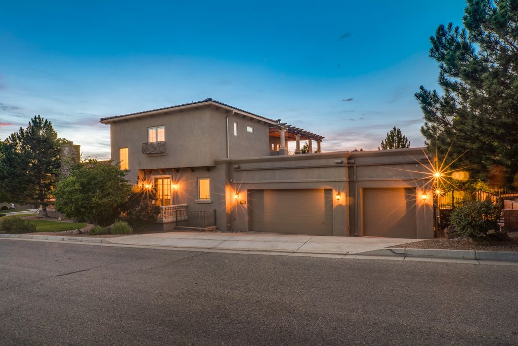 Image 8 of property listing at 8800 Tiffany Bud Court NE, Albuquerque, NM 87122