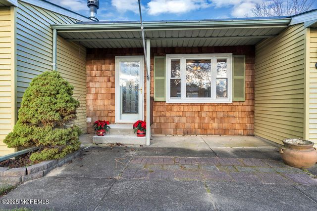 9 Apple Lane, Whiting, NJ 08759