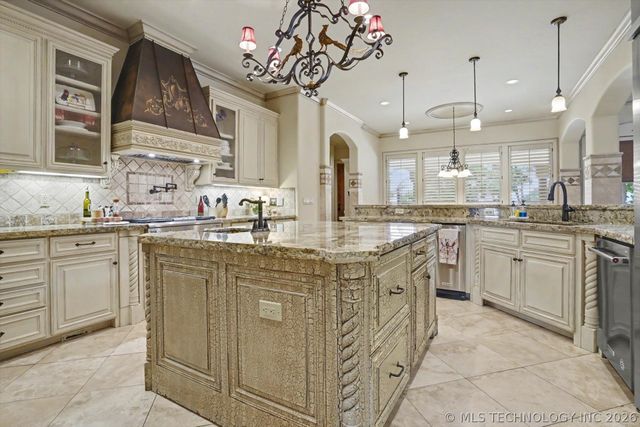 7035 E 118th Street S, Bixby, OK 74008
