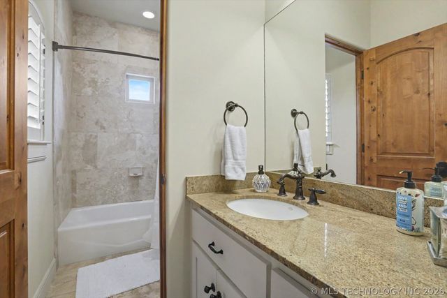 7035 E 118th Street S, Bixby, OK 74008