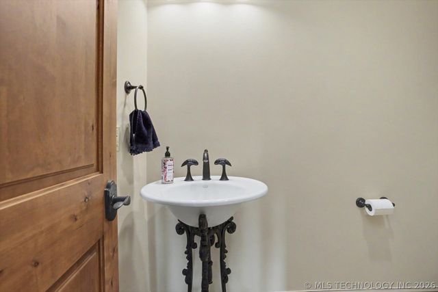 7035 E 118th Street S, Bixby, OK 74008
