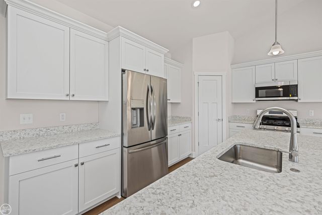 1156 Julian Court, Waterford Twp, MI 48327