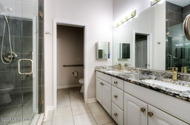 533 Village Lake Dr, Louisville, KY 40245