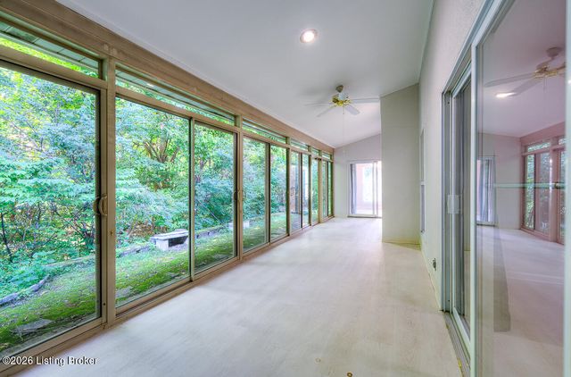 533 Village Lake Dr, Louisville, KY 40245
