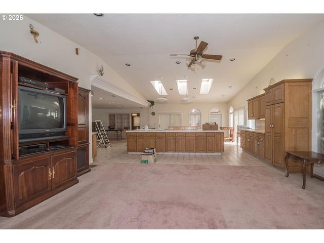 13212 Se LUCILLE St, Happy Valley, OR 97086
