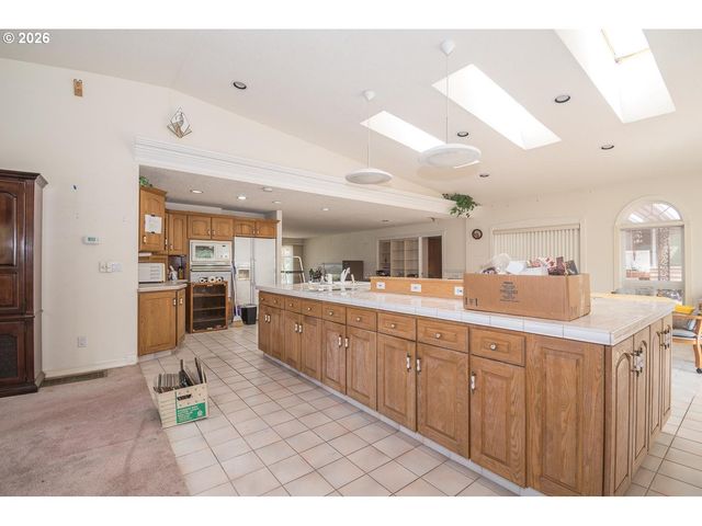 13212 Se LUCILLE St, Happy Valley, OR 97086