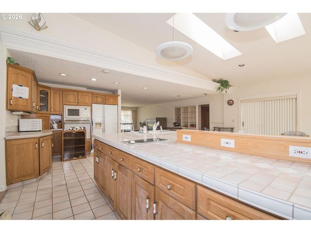 13212 Se LUCILLE St, Happy Valley, OR 97086