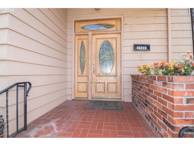 13212 Se LUCILLE St, Happy Valley, OR 97086