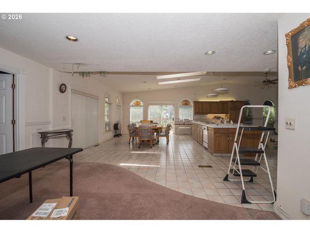 13212 Se LUCILLE St, Happy Valley, OR 97086