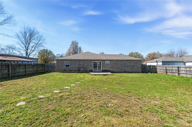 170 Orchard Drive, Gentry, AR 72734