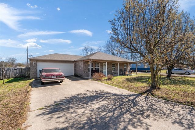 170 Orchard Drive, Gentry, AR 72734