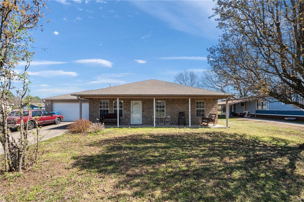 170 Orchard Drive, Gentry, AR 72734