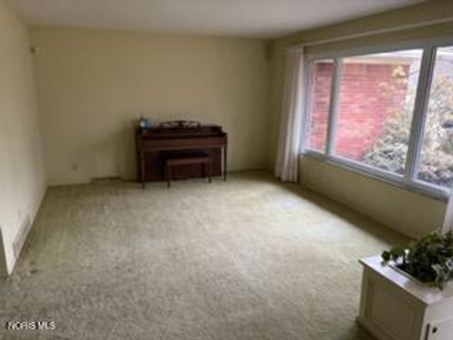 1936 W Crest Drive, Toledo, OH 43614