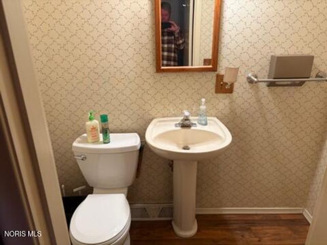 1936 W Crest Drive, Toledo, OH 43614