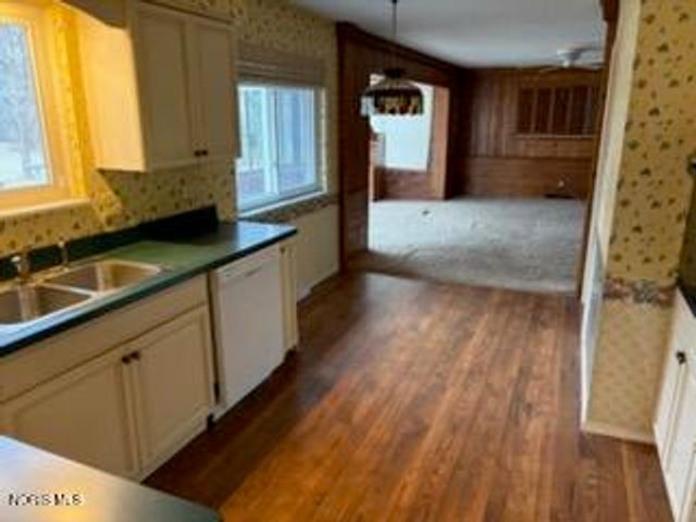 1936 W Crest Drive, Toledo, OH 43614