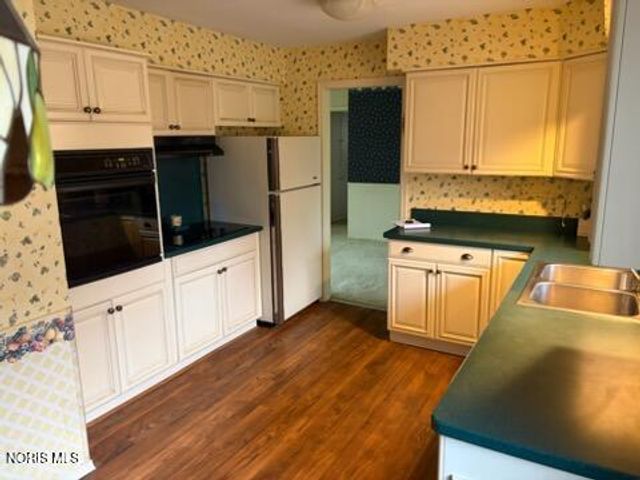 1936 W Crest Drive, Toledo, OH 43614