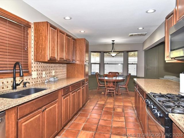 21911 W 12th Street, Sand Springs, OK 74063
