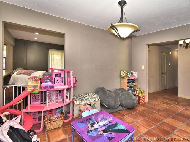 21911 W 12th Street, Sand Springs, OK 74063