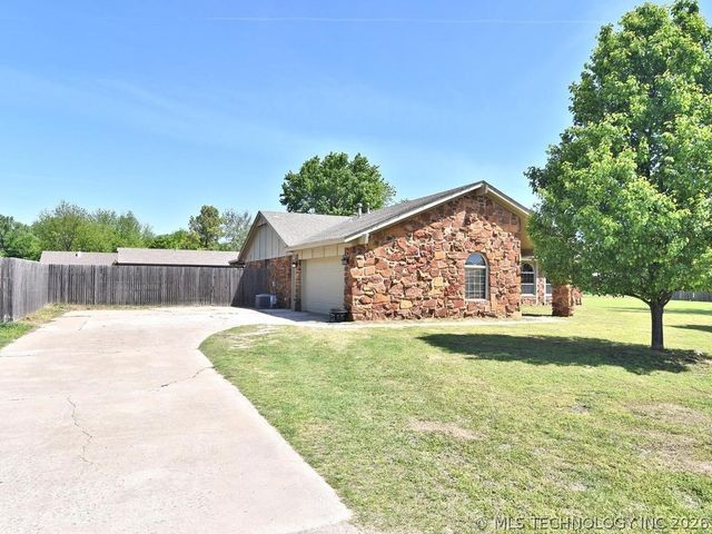 21911 W 12th Street, Sand Springs, OK 74063