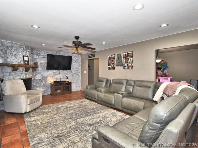 21911 W 12th Street, Sand Springs, OK 74063
