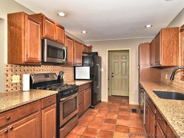 21911 W 12th Street, Sand Springs, OK 74063
