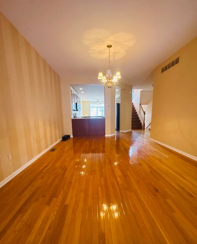 37572 Newburgh Park Circle 33, Livonia, MI 48152