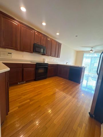 37572 Newburgh Park Circle 33, Livonia, MI 48152