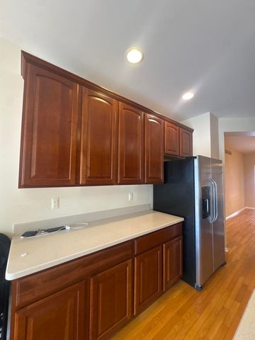 37572 Newburgh Park Circle 33, Livonia, MI 48152