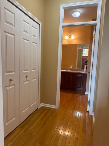 37572 Newburgh Park Circle 33, Livonia, MI 48152