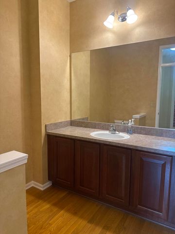 37572 Newburgh Park Circle 33, Livonia, MI 48152