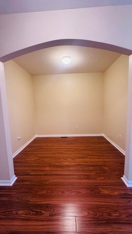 37572 Newburgh Park Circle 33, Livonia, MI 48152