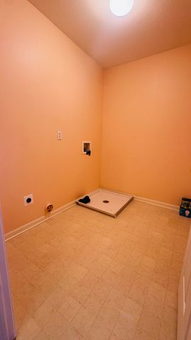 37572 Newburgh Park Circle 33, Livonia, MI 48152