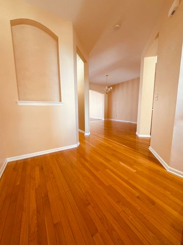 37572 Newburgh Park Circle 33, Livonia, MI 48152