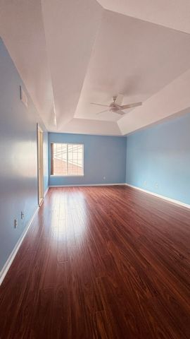 37572 Newburgh Park Circle 33, Livonia, MI 48152