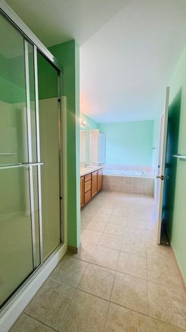 37572 Newburgh Park Circle 33, Livonia, MI 48152