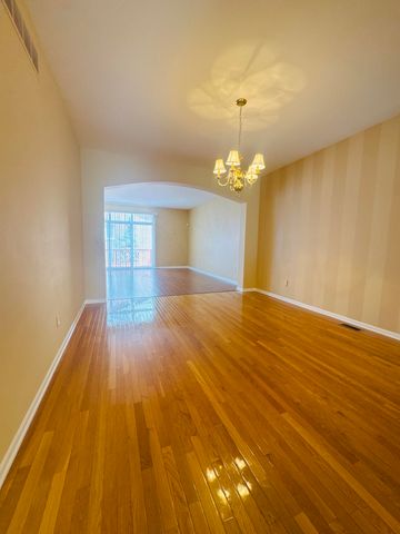 37572 Newburgh Park Circle 33, Livonia, MI 48152