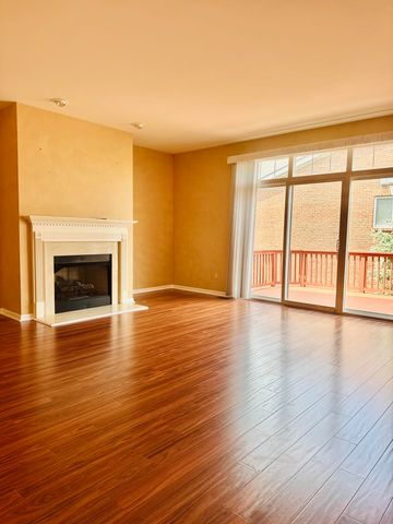 37572 Newburgh Park Circle 33, Livonia, MI 48152