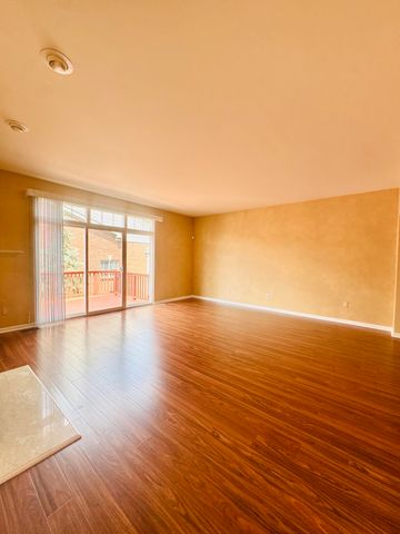 37572 Newburgh Park Circle 33, Livonia, MI 48152