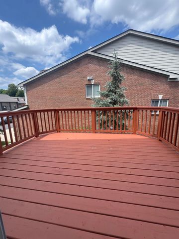 37572 Newburgh Park Circle 33, Livonia, MI 48152