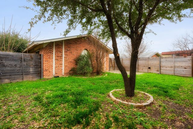 2408 Ventura DR A, Austin, TX 78741