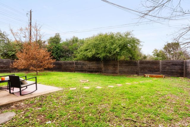 2408 Ventura DR A, Austin, TX 78741