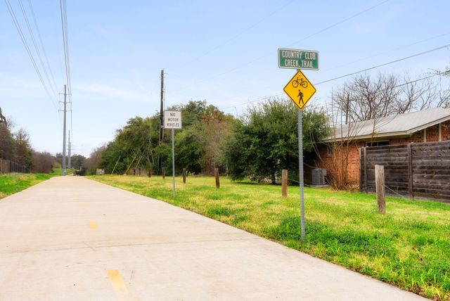 2408 Ventura DR A, Austin, TX 78741