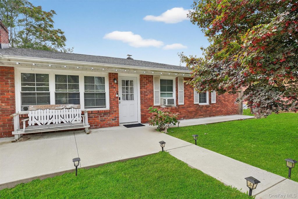 16 Faye Avenue, New Windsor, NY 12553