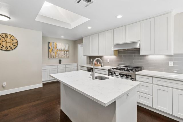 3410 W Country Club Ln, Sacramento, CA 95821