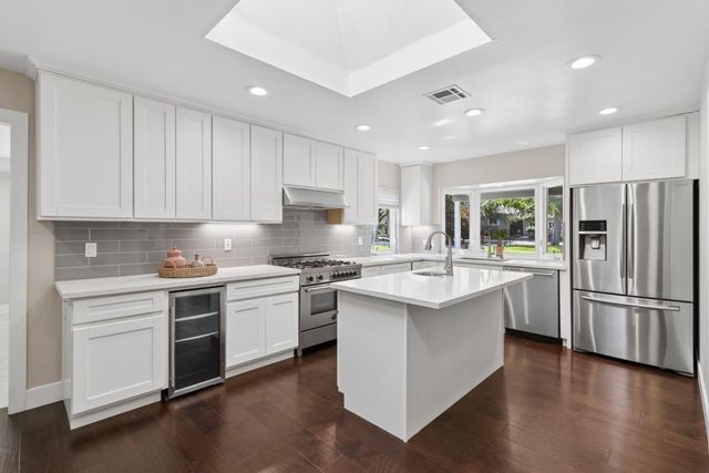 3410 W Country Club Ln, Sacramento, CA 95821