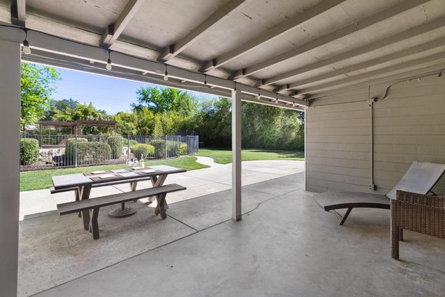 3410 W Country Club Ln, Sacramento, CA 95821