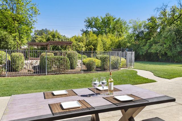 3410 W Country Club Ln, Sacramento, CA 95821